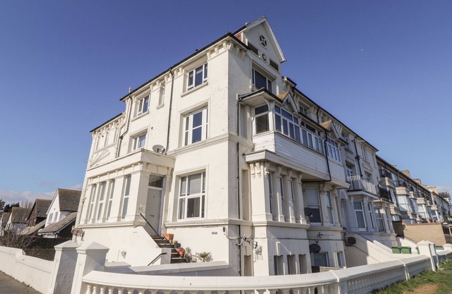 LITTLESTONE BEACH APARTMENT, pet friendly in Greatstone-On-Sea