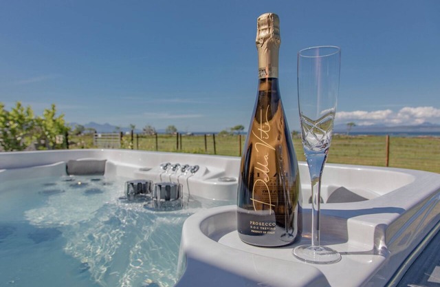 Litua self-catering in Arisaig with stunning sea views, a hot tub & dog-friendly