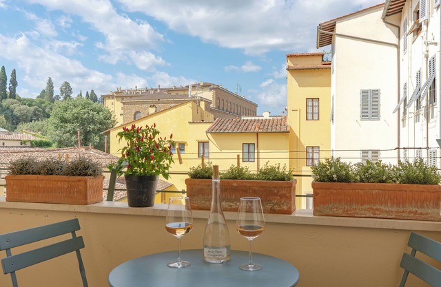 Live like a local, terrace, views, next to Ponte Vecchio, designer 3bd/3bth