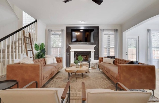 Live Like Royalty - Highland Village 6BR Mansion