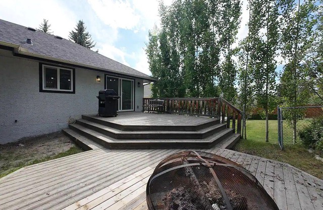 Live Like Royalty: Central 3-Bedroom Retreat| Calgary | Near Stampede
