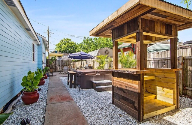 Lively Home & Patio w/Hot Tub