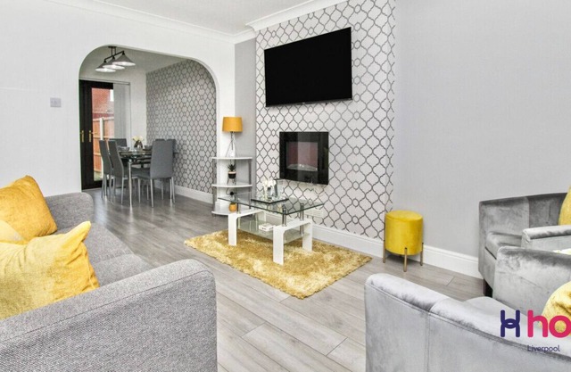 Liverpool Family Home | Parking | Near Hospital