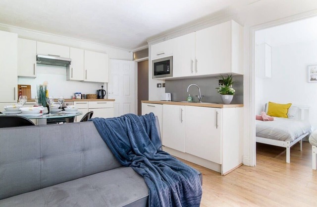 Livestay 2 Bed Apt*FREE Parking*Long Stay Discount