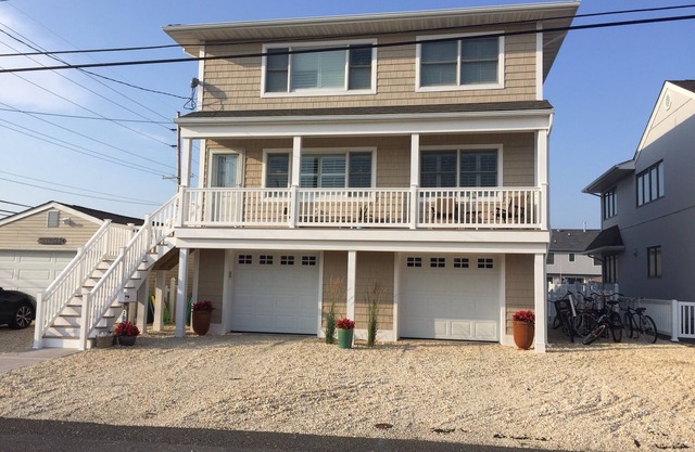 LIVIN’ LIFE IN LAVALLETTE - TOP FLOOR RENTAL