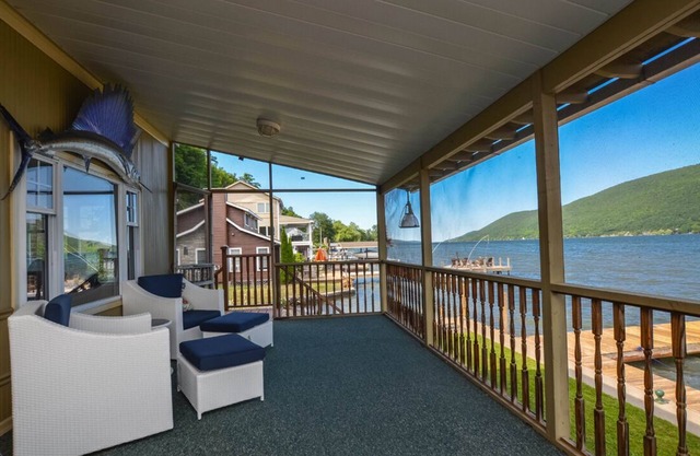Livin' on the Edge: Spectacular Waterfront Property