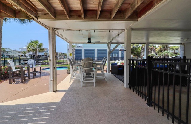 Livin' The Coastal Life - 4 Bedroom 2 Bath Home, on Channel with Private Pool