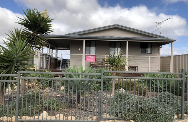 Livin' The Dream ~ Spacious ~ Off Peak Special! WIFI Available