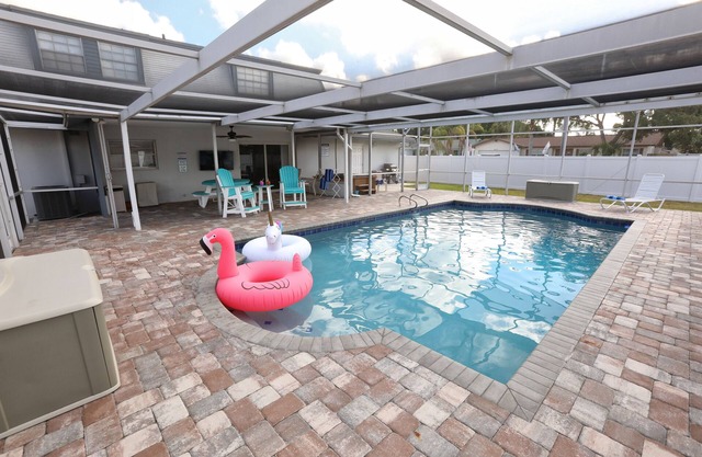 Living Large! 5br/3ba, heated pool, spa, grill, RV parking, boat ramp access