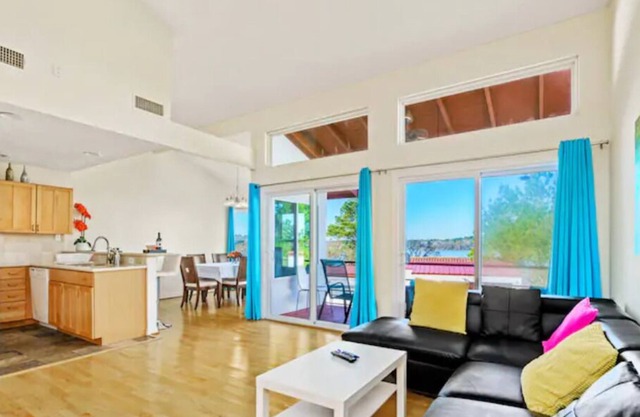 Livingston lakeside villa
