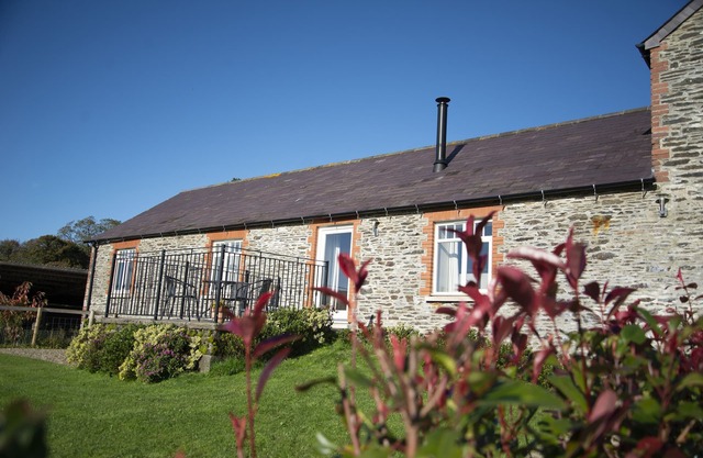 LLAETHDY - THE DAIRY, pet friendly, luxury holiday cottage in Crymych