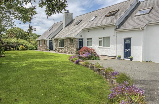 LLAIN HAF, romantic, country holiday cottage in Llangefni