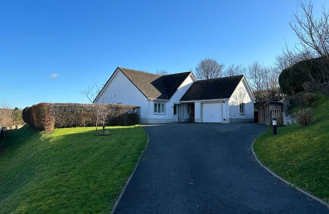 Llais Y Mor- Spacious 4 bedroom home with coastal views and nearby beach