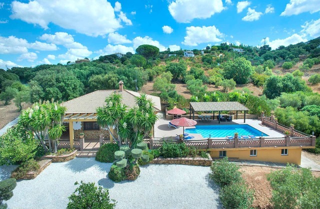 Llanama - Four Bedroom Villa, Sleeps 8