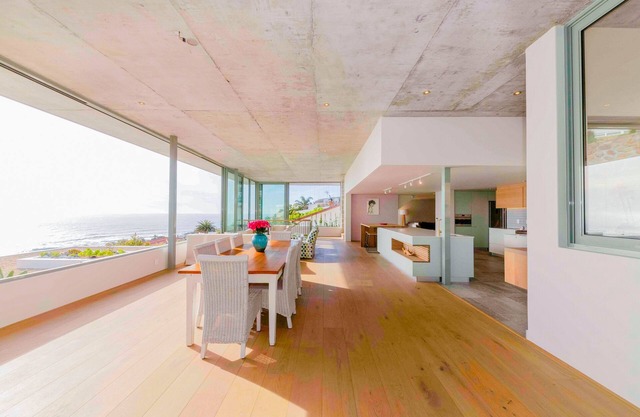 Llandudno Family Home with Ocean Views