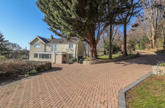 LLECHA, family friendly, with open fire in Colwyn Bay