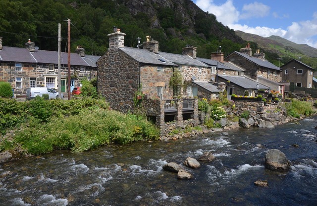 Llety is in a stunning riverside location in beautiful Beddgelert.