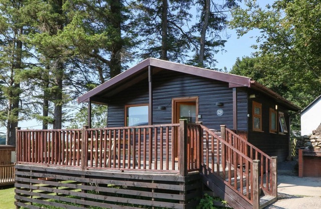 LLETY'R BUGAIL, pet friendly, character holiday cottage in Waunfawr