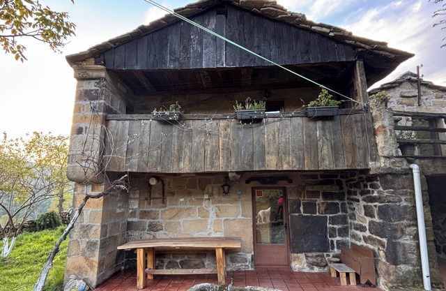 Lo Macario Pasiega cabin, with forest views