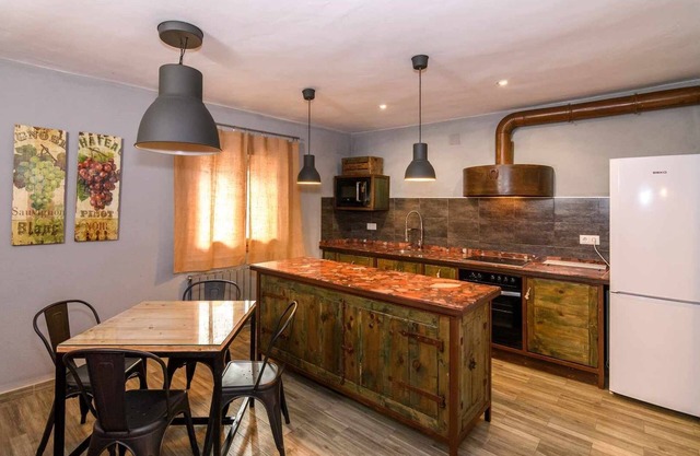 Lo Tossal III. 2 bedrooms, fireplace and terrace.