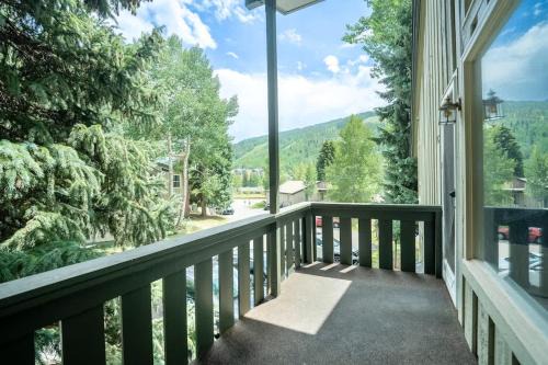 Local's Condo in Vail Steps from Ski Shuttle
