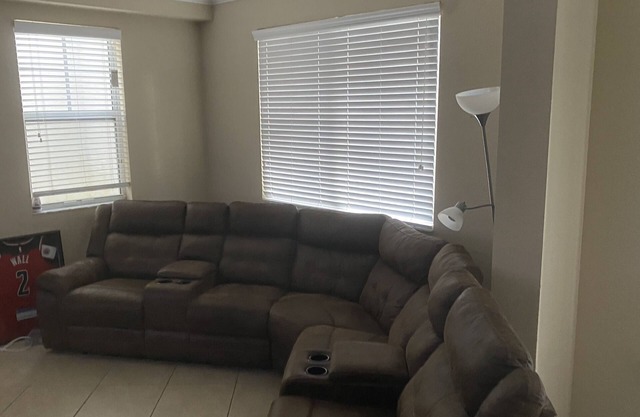 located 10 mins away from hard rock stadium. townhome near outlets and dining
