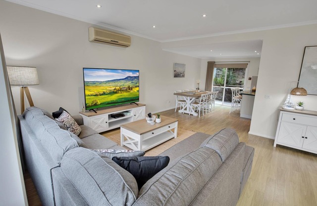 Located along the beautiful Metung foreshore walks