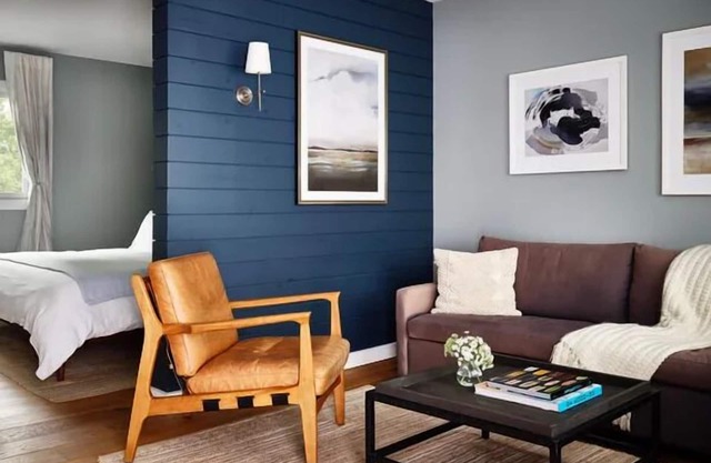 Located Close to East Hampton's Gorgeous Beaches! 2 Comfortable Units, Pool!