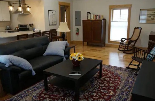 Located in Beautiful/historic Downtown Peninsula