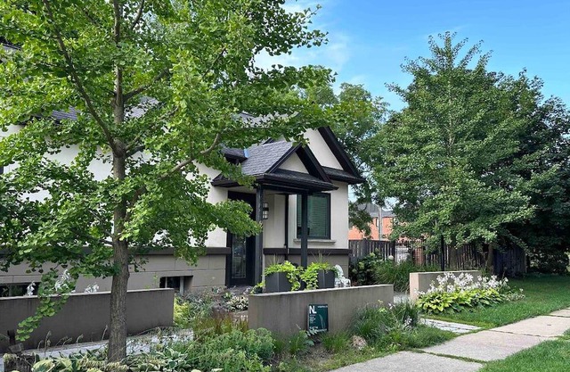 Located in the beautiful town of Dundas near trails, parks and water falls