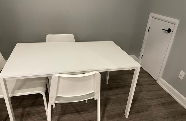 Located minutes drive to Canadian Tire Centre, restaurants, and Shopping mall
