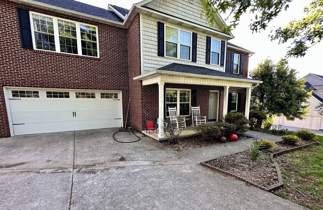 Located Steps Away from Parks, Stores, and 18 mins to downtown