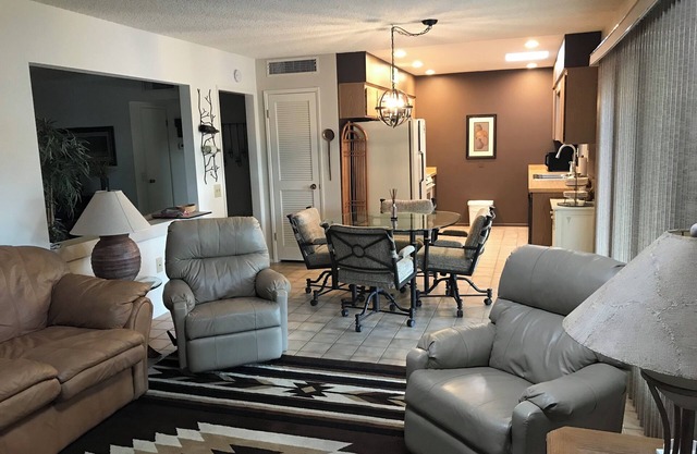 Location! Immaculate Clean Sun City House, with large open patio, 5 STAR!