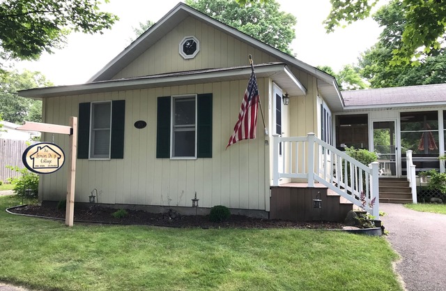 Location, Location, Location! Walk to everything downtown has to offer!