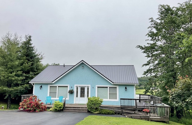 Location! Restaurants, Shops, and Parks, All Within Walking Distance!