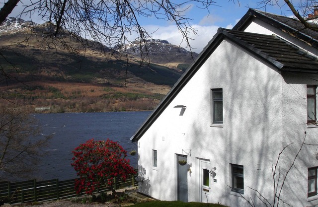 Lochside Cottage with Panoramic views of Loch Long and the Arrochar Alps