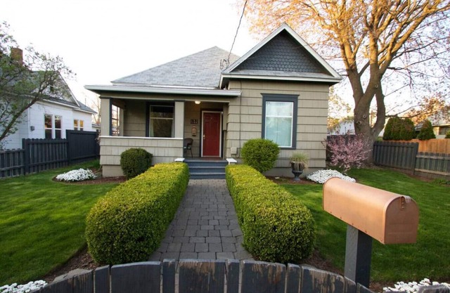 Locust St Cottage · Locust, Close to Town & Campus, Super Charming