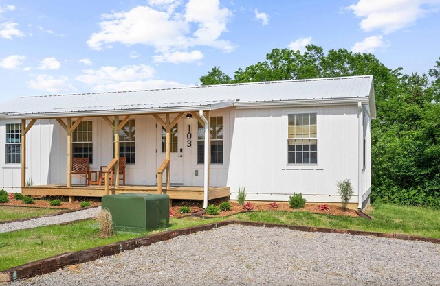 Lodge 103 at Eden Reserve—Safari Cabin Near Ark
