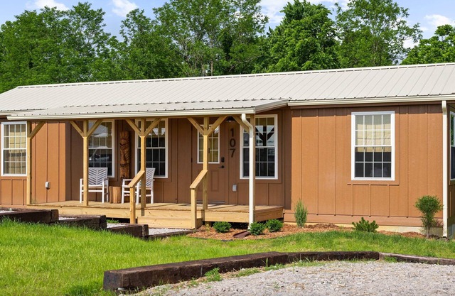 Lodge 107 at Eden Reserve—Safari Cabin Near Ark