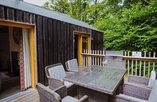 LODGE 11, family friendly, luxury holiday cottage in Corfe Castle