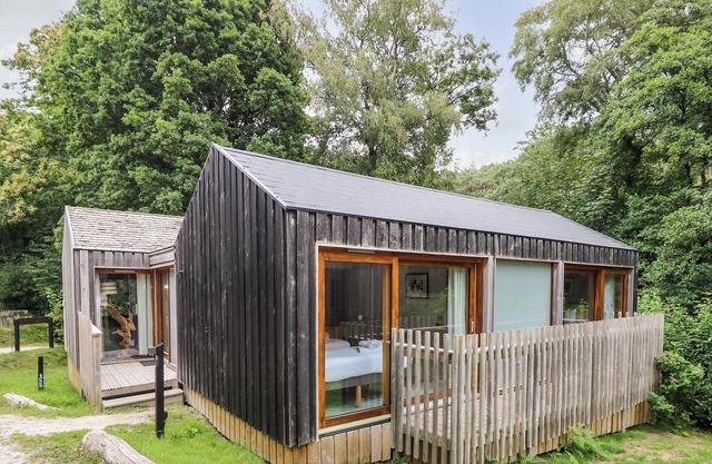 LODGE 4, family friendly, luxury holiday cottage in Corfe Castle