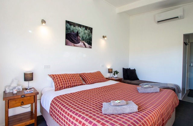 Lodge by the River - Studio 1