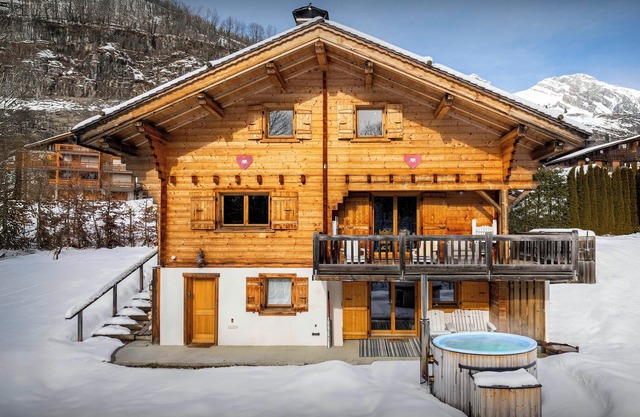 Lodge Le Chevreuil - cosy ski chalet 10p with sauna & pool - OVO Network