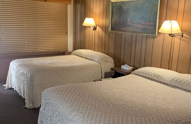 Lodge & Motel Rooms - Double Bed