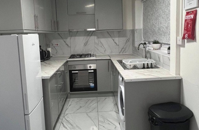 Lodge - Sleeps 10 & Free Parking