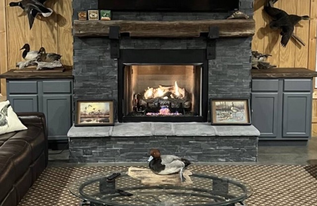 Lodge that sleeps 16! Ideal for Fishermen, Family reunions, Hunters and Tourist!