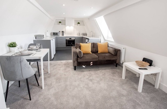 Loft Apartment with Secure Parking