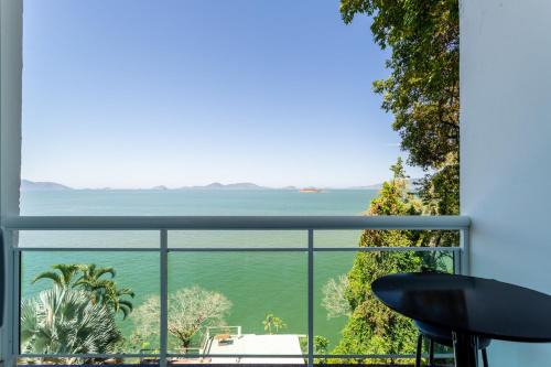 Loft com varanda e vista para o mar em Mangaratiba