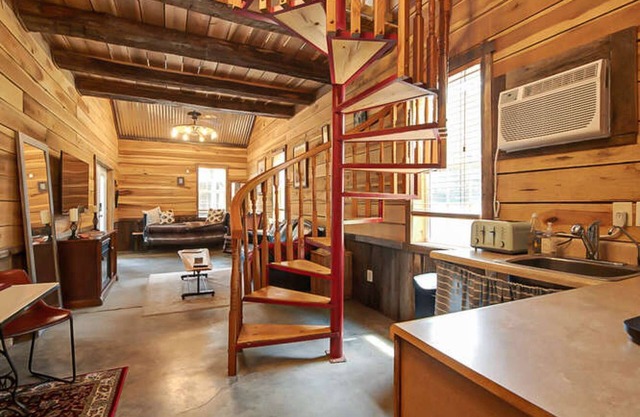 Loft Guesthouse at The Waylan - Friendly Goats!