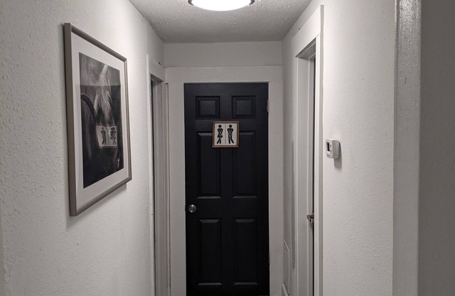 Loft sleeps 4 (1mile from historic city 5 miles to beach)